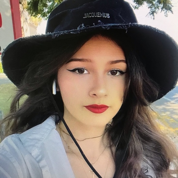 Meet your Posher, Luz - Picture 1 of 1